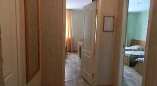 Гостиница «Катальпа» Волгодонск Четырехместный номер с общей ванной комнатой на 2 номера-1